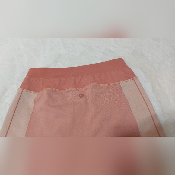 Lululemon ~ Ebb to Train Tight,Abstract. Size 6. - Picture 9 of 12